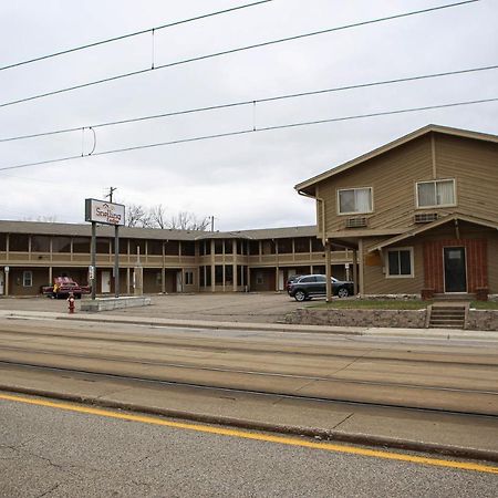 Mendota Snelling Motor Inn المظهر الخارجي الصورة